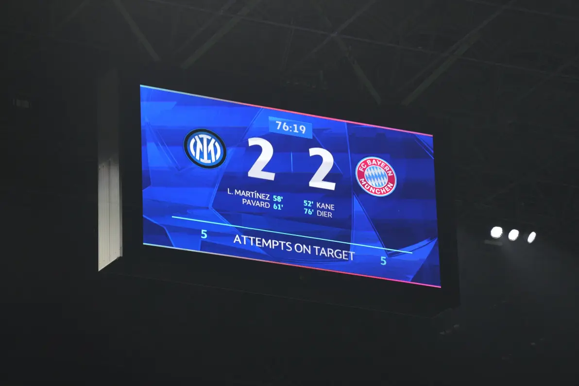 今晚拜仁慕尼黑备战欧冠，状态回暖细节曝光，压力陡增，更衣室氛围转暖