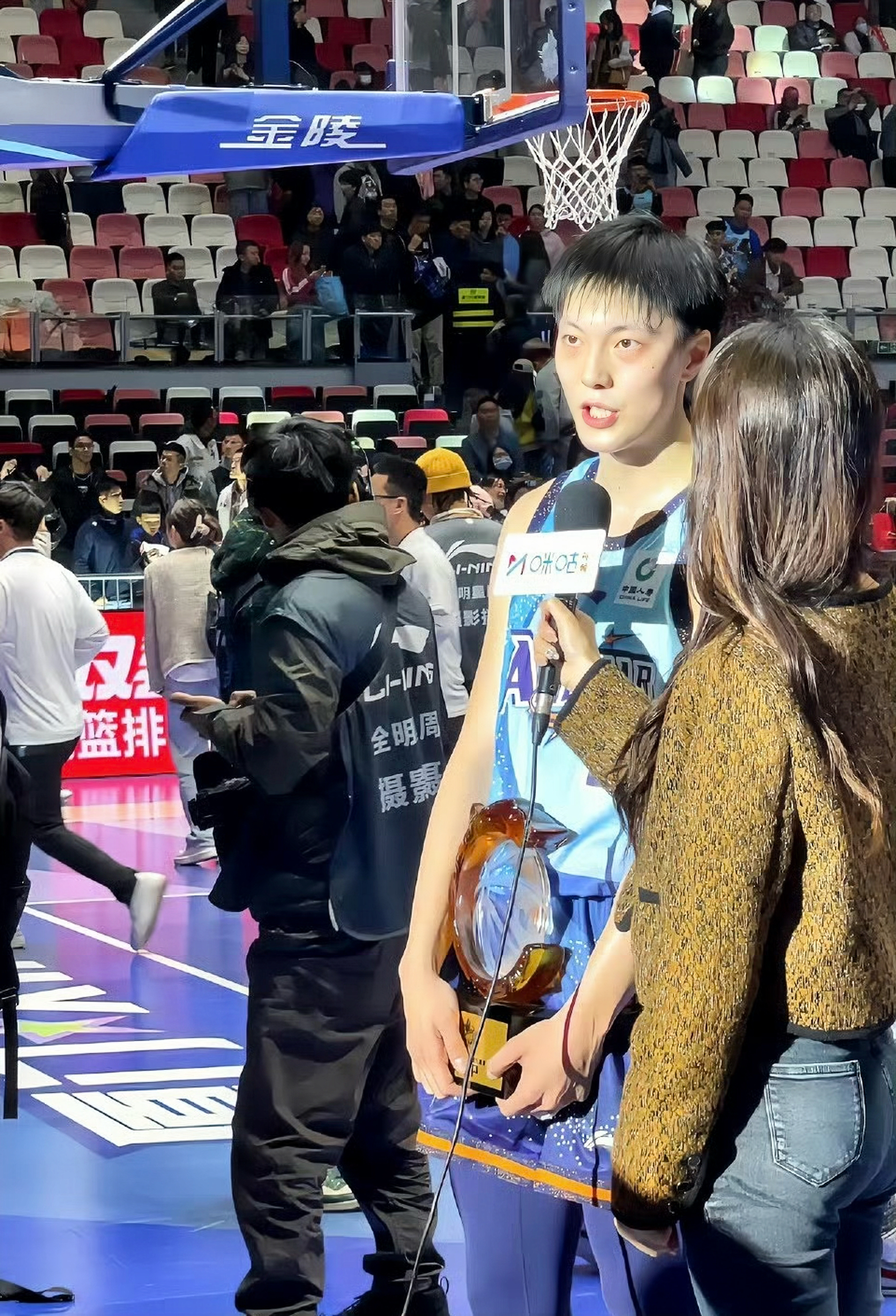 广东宏远国际比赛日队长鼓劲;志在全明星赛名次提升;赛场秩序良好;资深球员宣示担当(广东宏远冲击第十二冠) 广东宏远国际比赛日队长鼓劲;志在全明星赛名次提升;赛场秩序良好;资深球员宣示担当(广东宏远冲击第十二冠)